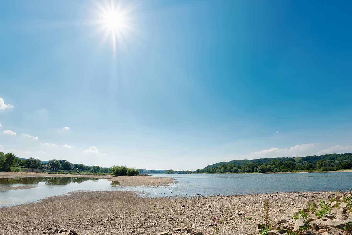 Low water levels at a reservoir due to low rainfall 